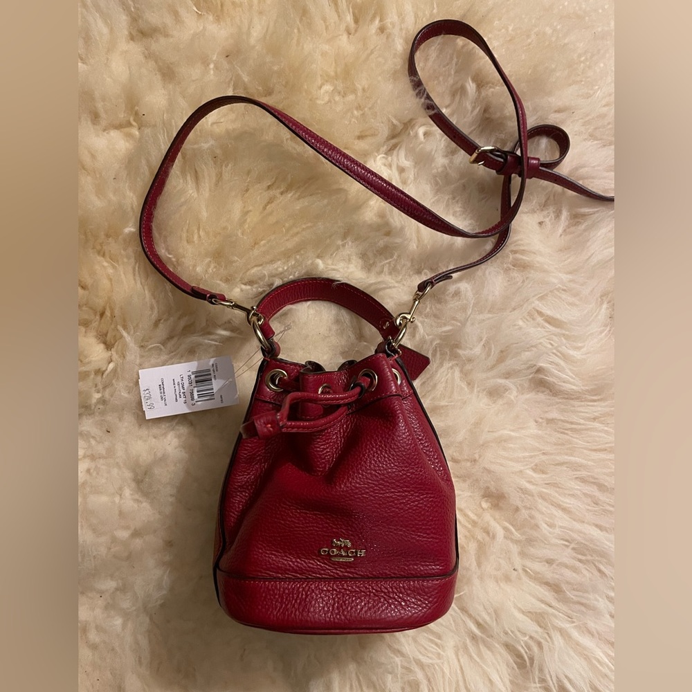 Unique drawstring bucket Coach purse!